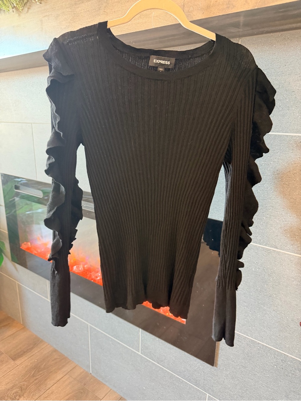 Express Black Ruffled Sleeve Ribbed Top - Picture 2 of 7